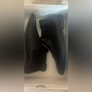 I’m selling Aldo Palainseven Chelsea black boots that are a size 10.5